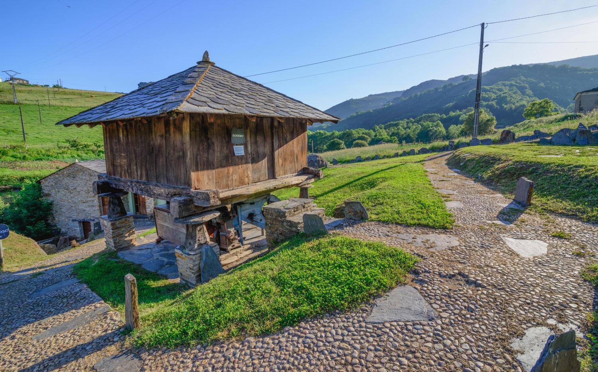 Apartamentos Rurales Tin Turismo 산타 율라리아 드 오스코스 외부 사진